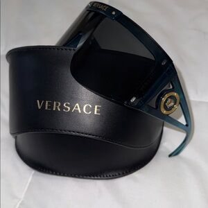 VERSACE Black/Teal, Shield Sunglasses in Teal/Black with logo temples.🔥🔥🔥🔥
